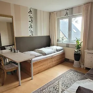 zimmer-im-grunen.find-berlin-hotels.com/